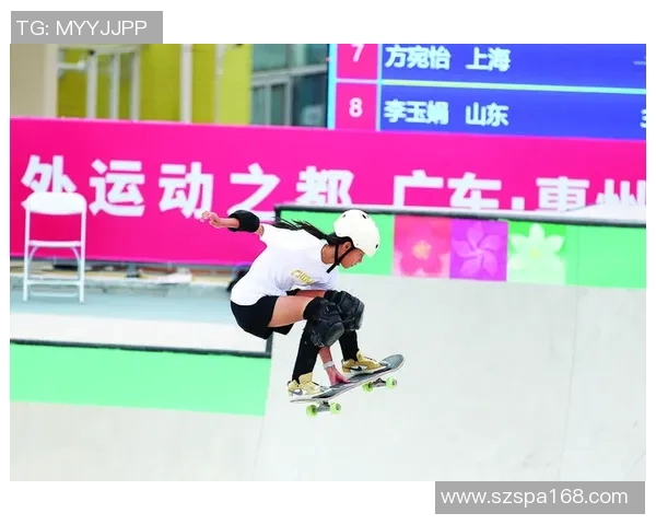 粉色足球明星头像女真人展现青春活力与运动魅力的完美结合