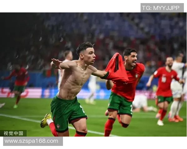 足球明星挂画C罗展现传奇风采让每个球迷心潮澎湃的艺术之选 足球明星挂画C罗展现传奇风采让每个球迷心潮澎湃的艺术之选