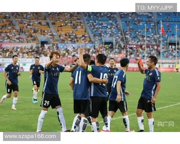 香港足球明星队聚焦大明星展现足球魅力与激情的精彩瞬间